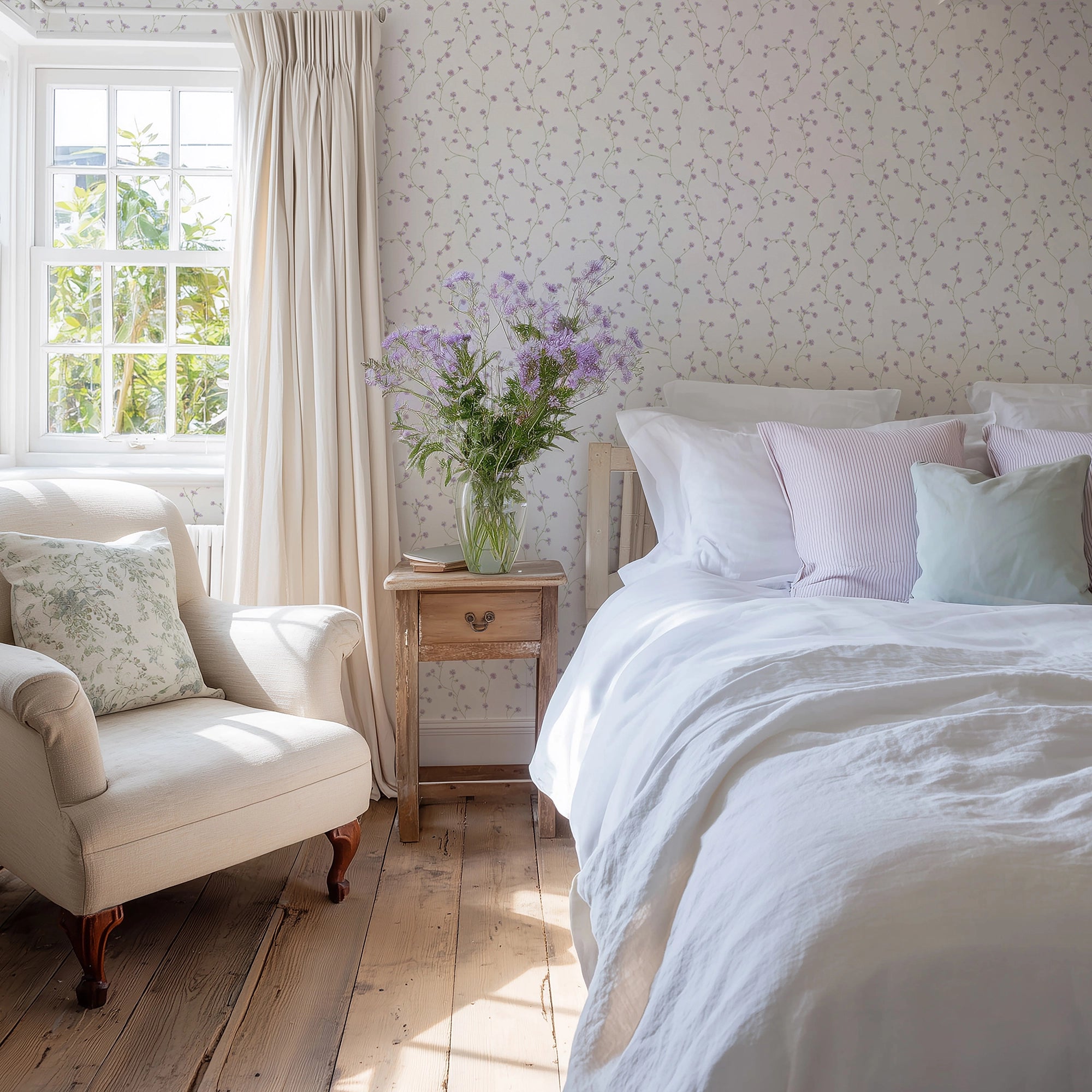 Aster Wallpaper in Soft Purple